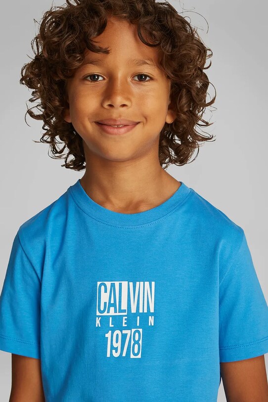 Дитяча бавовняна футболка Calvin Klein Jeans IB0IB02456.104.116.PPYA блакитний
