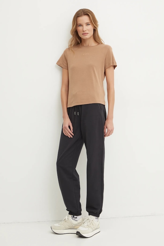 Bavlněné tričko Guess GELSEY V5RI14.KCOI1 hnědá SS25