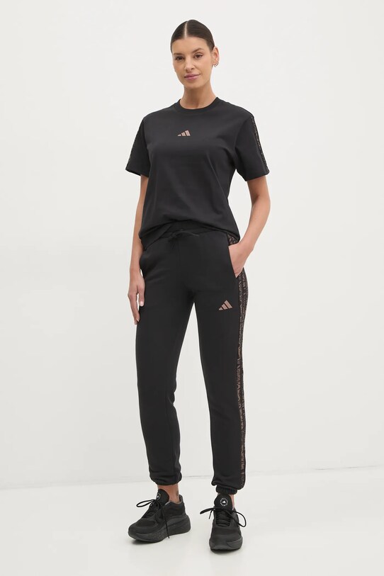 Памучна тениска adidas Essentials Animal JM5868 черен SS25