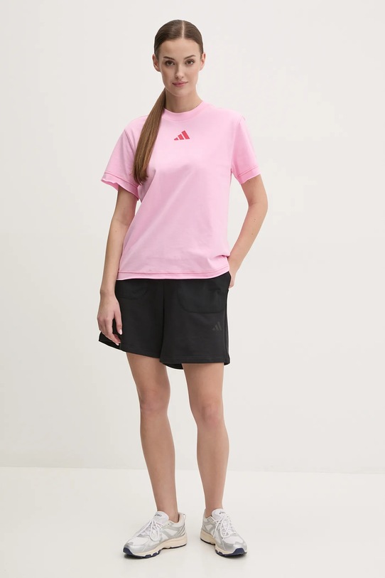 Памучна тениска adidas ALL SZN Graphic JN7386 розов SS25