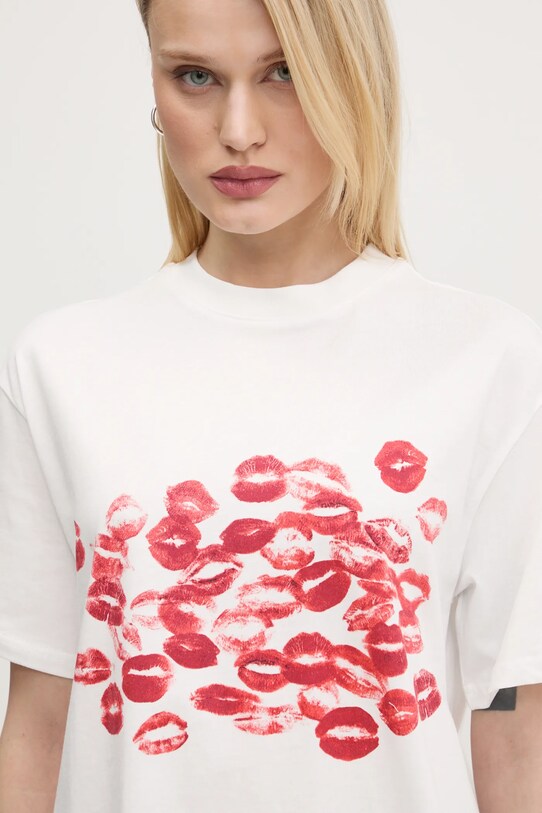 Never Fully Dressed tricou din bumbac Kissed By NFD alb NFDTO1515