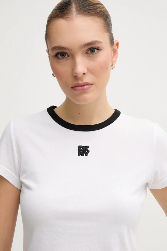 Памучна тениска Dkny бял DJ5T1340