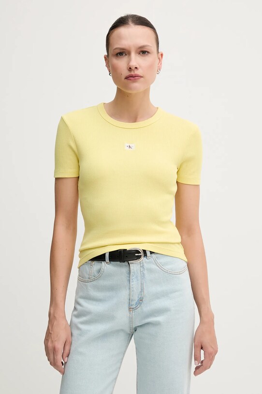 Kratka majica Calvin Klein Jeans Našitek rumena J20J225244