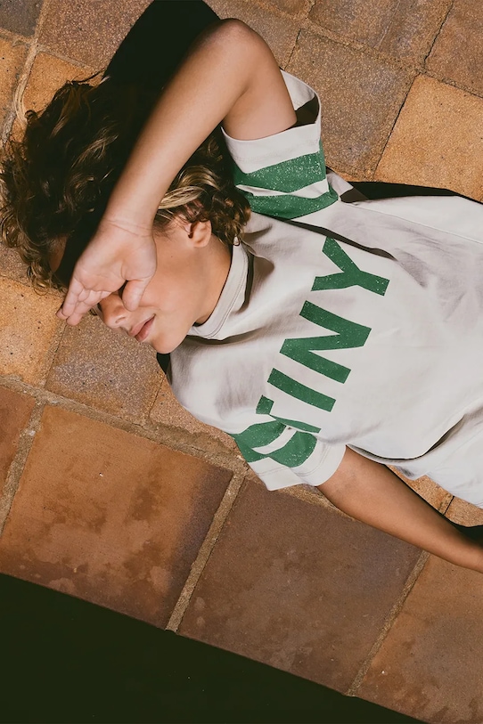 Παιδικό βαμβακερό μπλουζάκι Tinycottons STRIPES LOGO TEE στάμπα μπεζ SS25.137