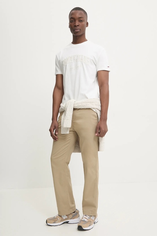 Bavlnené tričko Tommy Jeans DM0DM20356 biela SS25