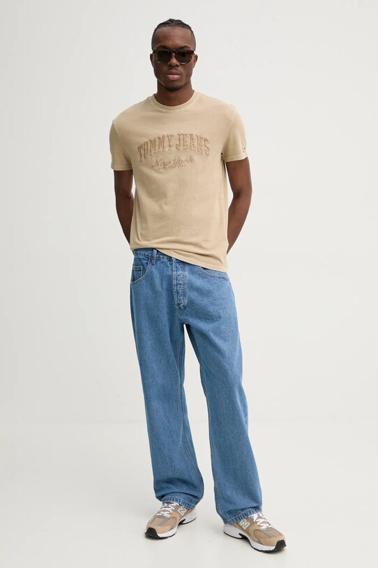 Бавовняна футболка Tommy Jeans DM0DM20356 бежевий SS25