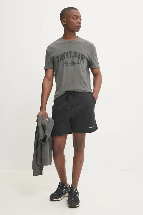 Tommy Jeans t-shirt bawełniany DM0DM20356 szary SS25