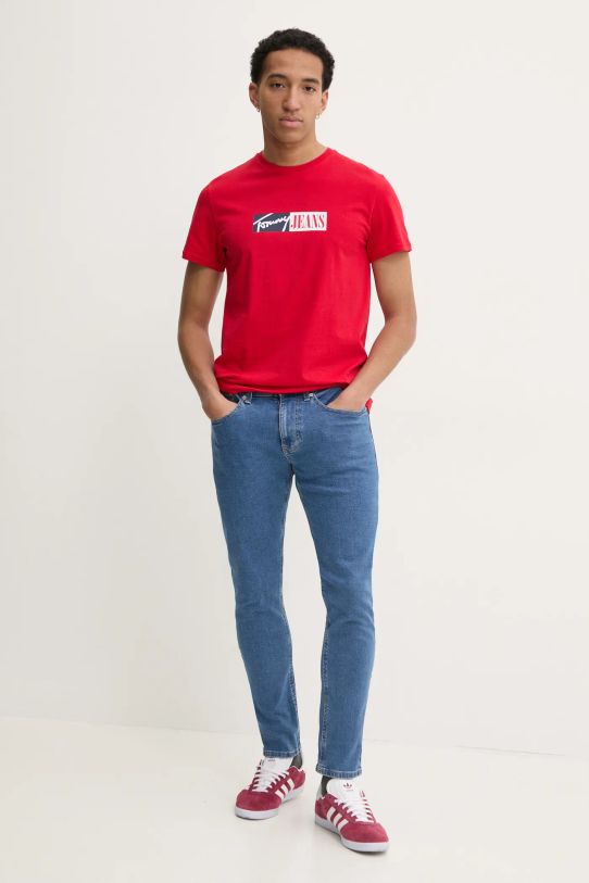 Bavlněné tričko Tommy Jeans DM0DM20365 červená SS25