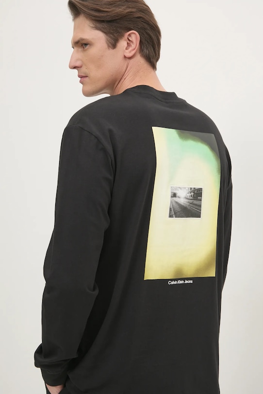 Bavlnené tričko s dlhým rukávom Calvin Klein Jeans nášivka čierna J30J327083