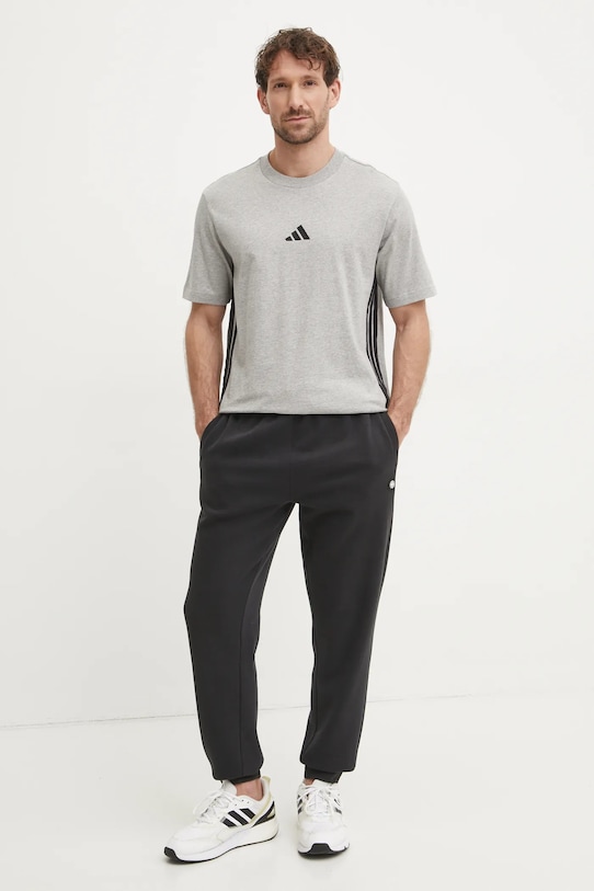 Хлопковая футболка adidas Essentials JE6396 серый SS25