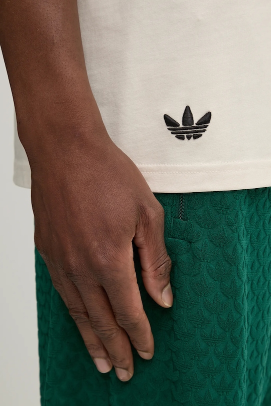 Хлопковая футболка adidas Originals Neuclassics JC9933 бежевый