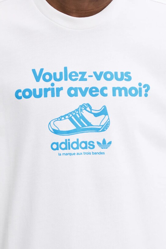 Одежда Хлопковая футболка adidas Originals GRFX TEE JC8365 бежевый