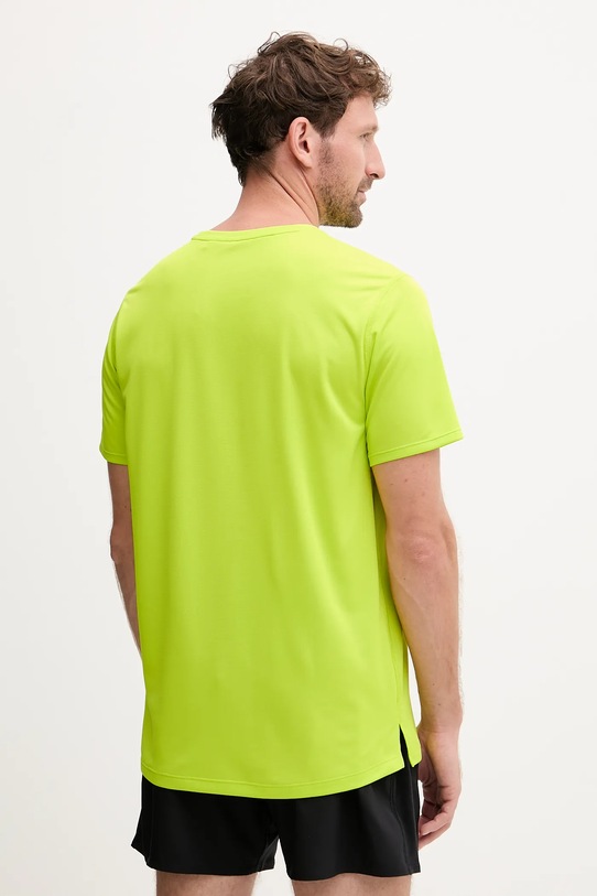 Odzież Asics t-shirt do biegania Core 2011D221 zielony