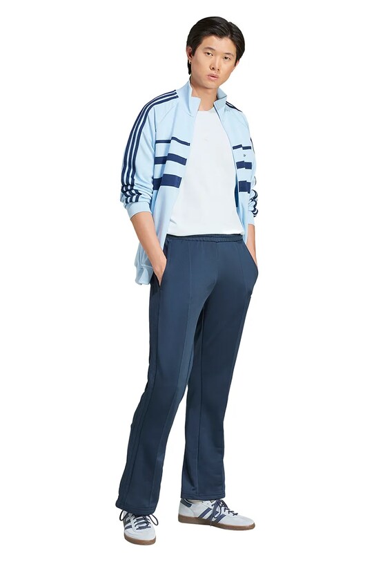 Памучна тениска adidas Originals Premium Essentials Tee JD3280 син SS25