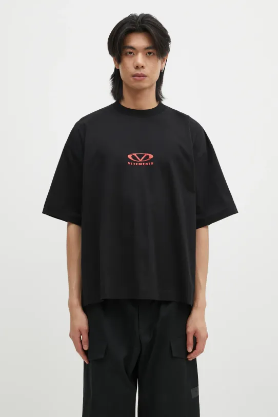 VETEMENTS cotton t-shirt Oval Logo Cropped Boxy relaxed black UA66TR600BR