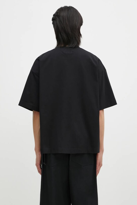Одежда Хлопковая футболка VETEMENTS Oval Logo Cropped Boxy UA66TR600BR чёрный