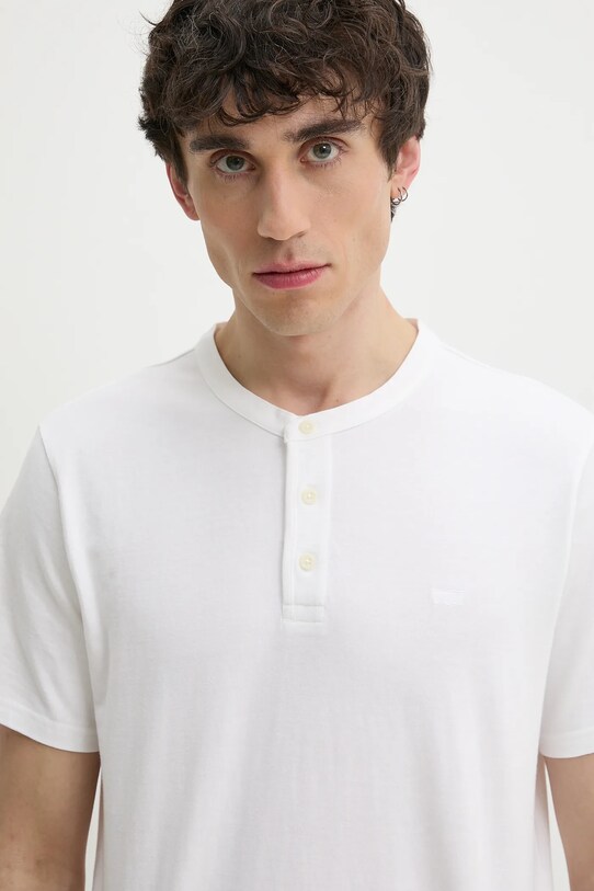 Памучна тениска Levi's SS HM HENLEY бял A8602