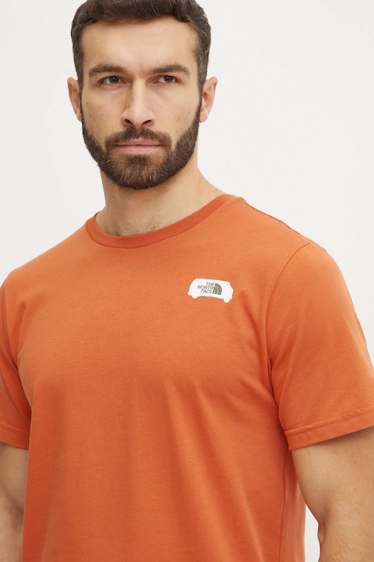 Bavlněné tričko The North Face Outdoor Graphic oranžová NF0A8C1Z6IG1