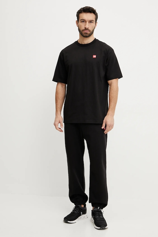 Памучна тениска The North Face Axys NF0A8C1RJK31 черен SS25