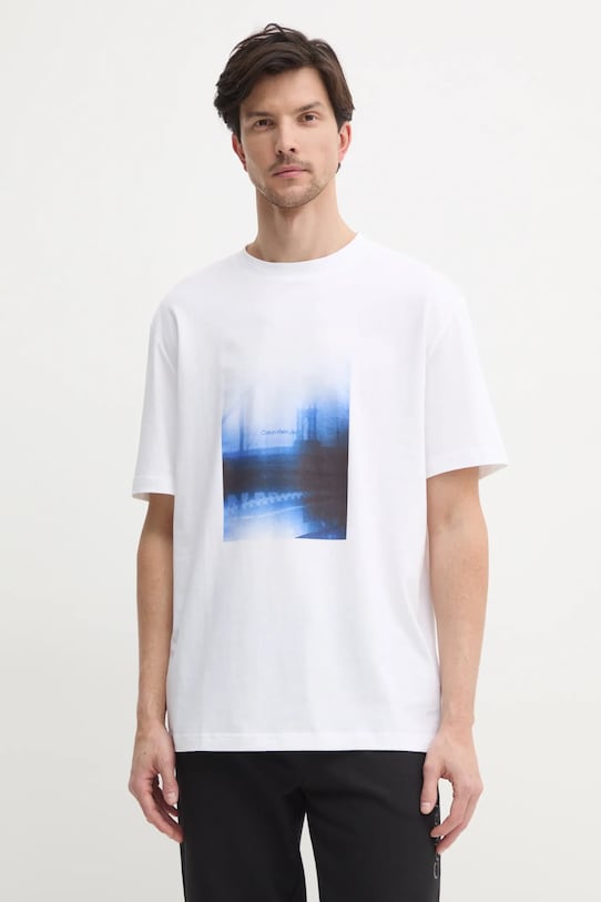 Bavlnené tričko Calvin Klein Jeans relaxed biela J30J327477