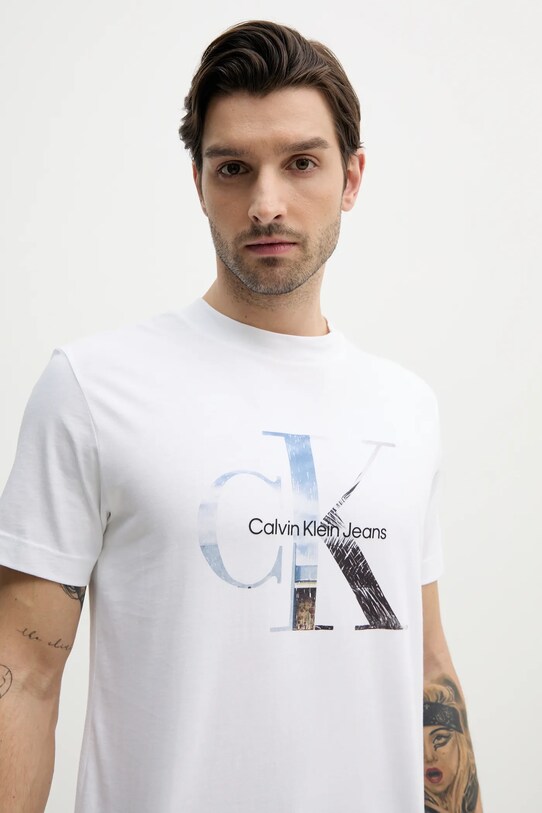 Памучна тениска Calvin Klein Jeans бял J30J327483