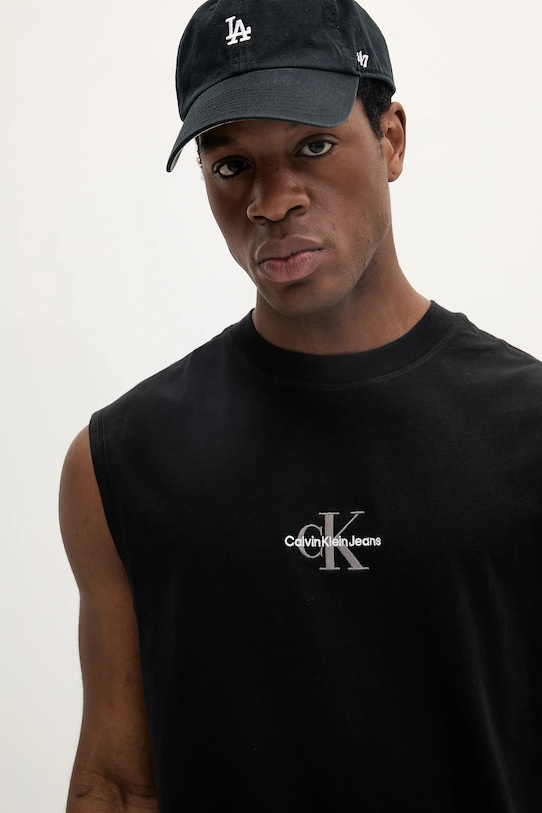 Bombažna kratka majica Calvin Klein Jeans črna J30J327493