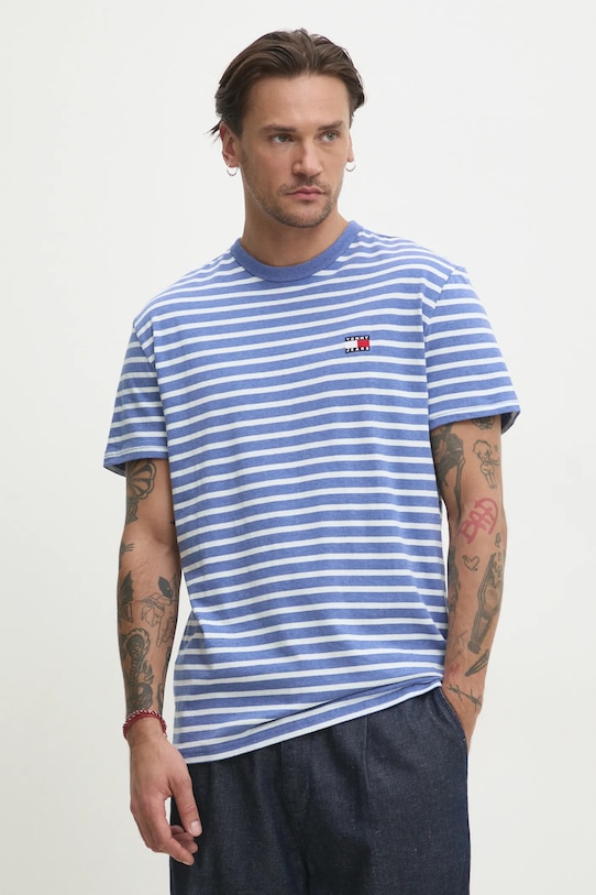 Bombažna kratka majica Tommy Jeans Vzorčasti vijolična DM0DM20802