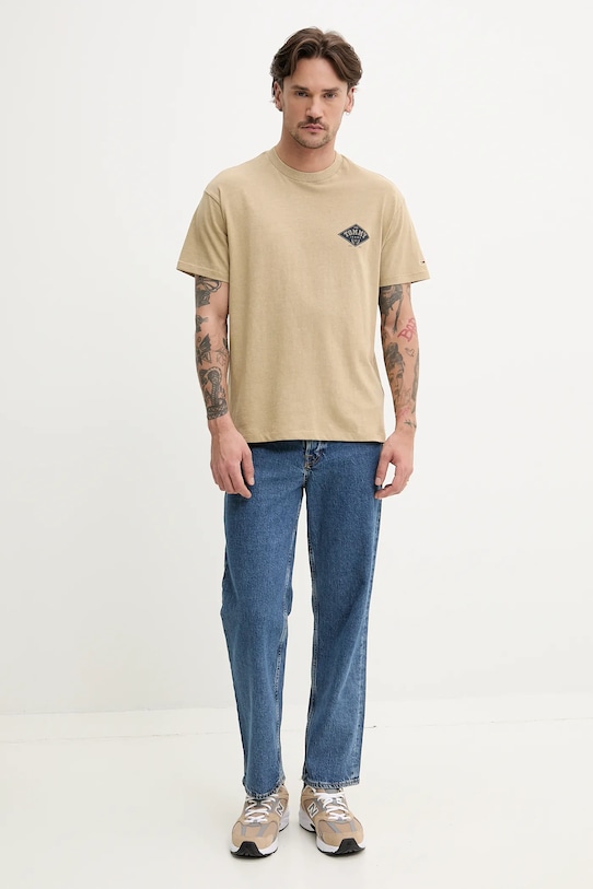 Bavlněné tričko Tommy Jeans DM0DM20806 zelená SS25