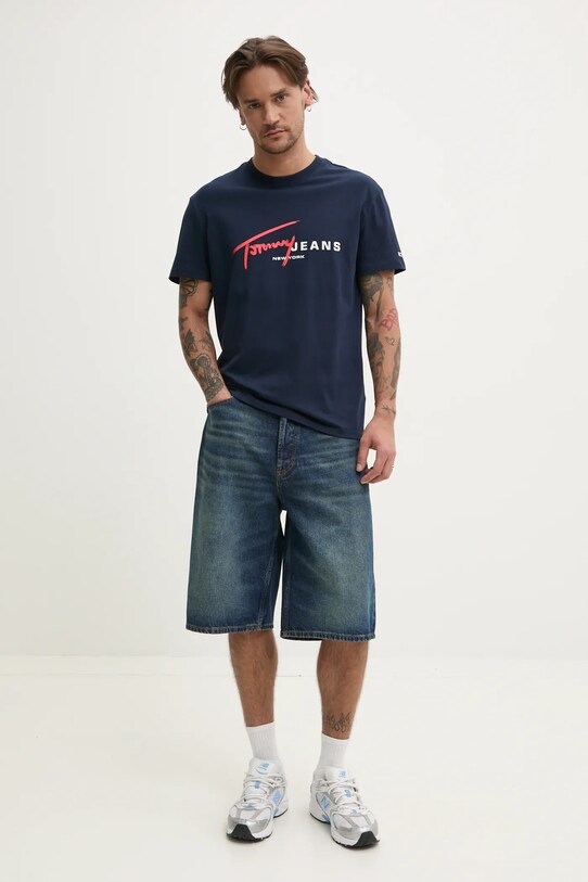Хлопковая футболка Tommy Jeans DM0DM20817 тёмно-синий SS25