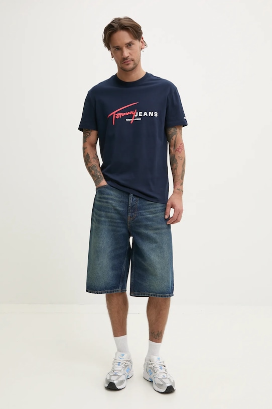 Bavlnené tričko Tommy Jeans DM0DM20817 tmavomodrá SS25