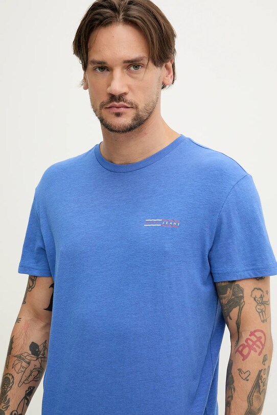 Дрехи Памучна тениска Tommy Jeans DM0DM21303 виолетов