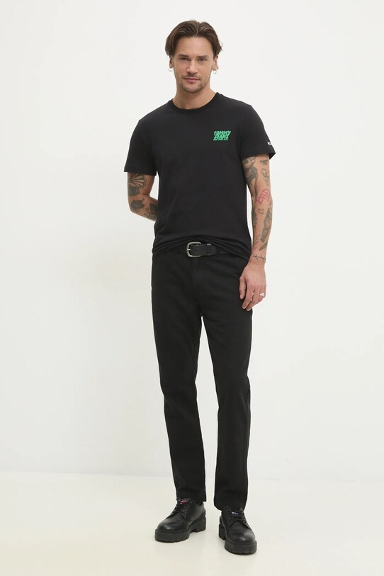Хлопковая футболка Tommy Jeans DM0DM21863 чёрный SS25