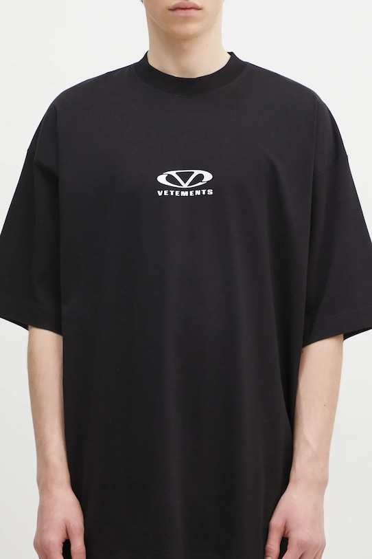 Βαμβακερό μπλουζάκι VETEMENTS Oval Logo Oversized μαύρο UA66TR605BW