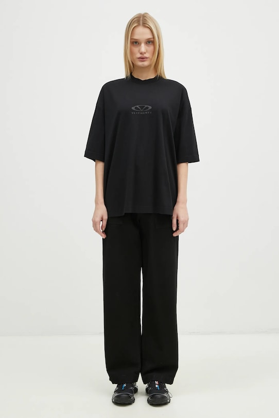 Хлопковая футболка VETEMENTS Oval Logo Cropped Boxy UA66TR600BB