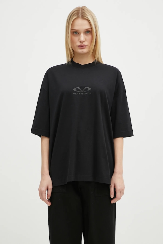 Хлопковая футболка VETEMENTS Oval Logo Cropped Boxy UA66TR600BB чёрный SS25