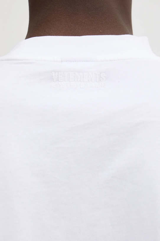 Памучна тениска VETEMENTS U Might Know Me Cropped Boxy UA66TR760W