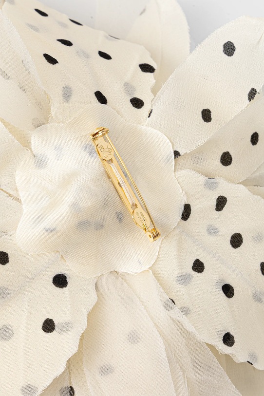 Akcesoria Luisa Spagnoli broszka z dodatkiem jedwabiu Nereto 543166 beżowy