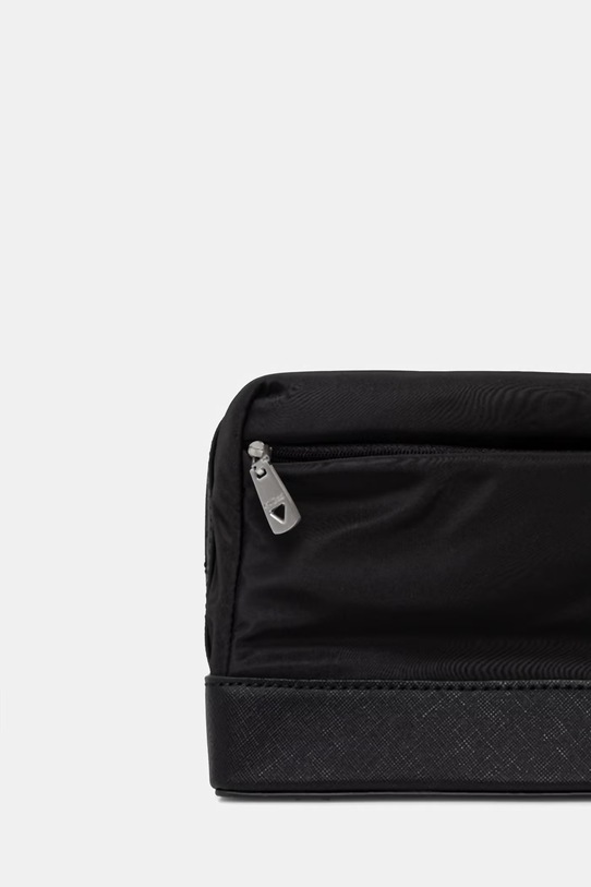 Akcesoria Guess kosmetyczka BERLIN PMBENY.P6161 czarny