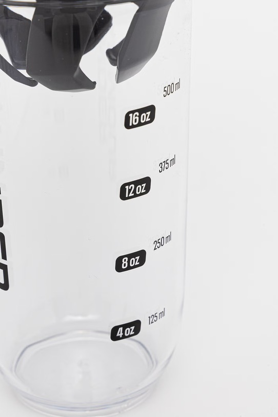 Under Armour butelka 0.7 L UA71330 czarny SS26