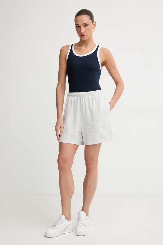 Tommy Hilfiger teplákové šortky dámske s bavlnou UW0UW06314 sivá SS26