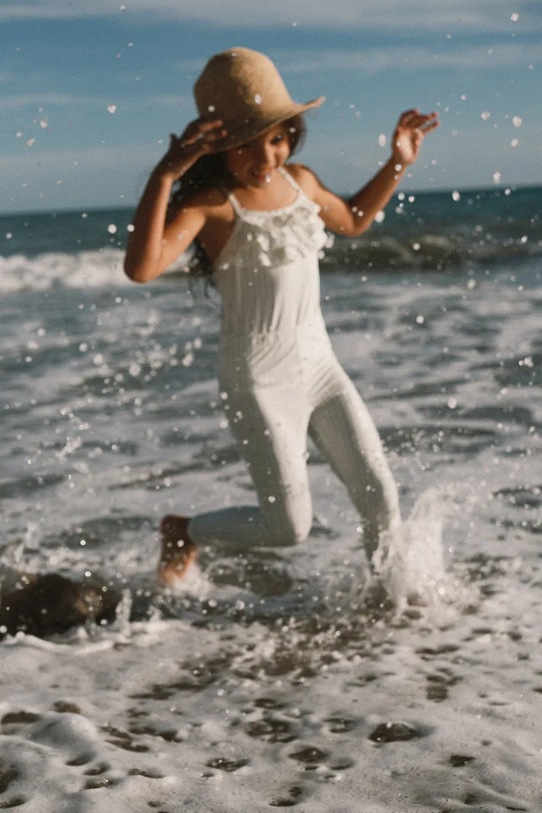 Tinycottons jednoczęściowy strój kąpielowy dziecięcy CYAN FINE STRIPES SWIMSUIT biały SS26.447