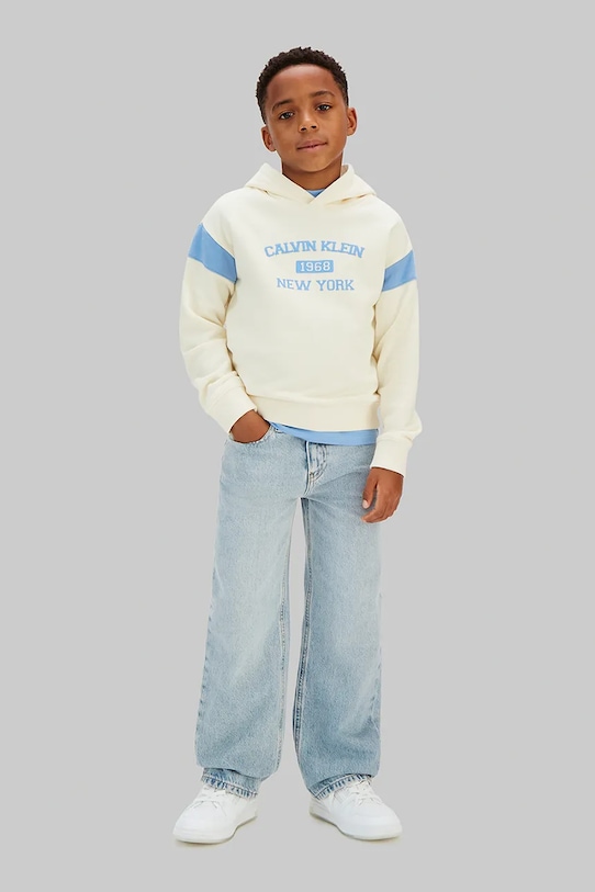Dečki Calvin Klein Jeans pulover s kapuco otroški z bombažem LVCKSJB08B.128.176.PPY2 bež