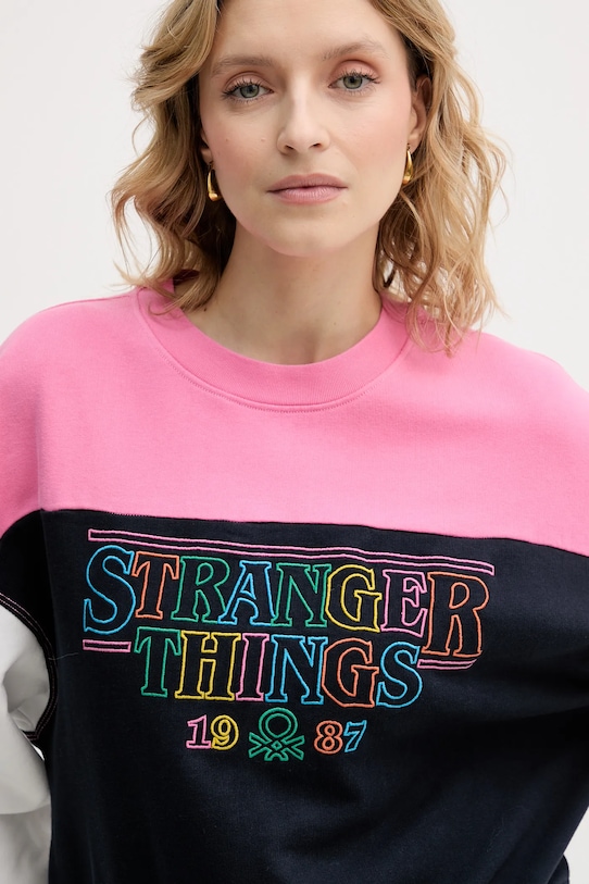 Παιδική βαμβακερή μπλούζα United Colors of Benetton x Stranger Things σκούρο μπλε 33NVD10BB