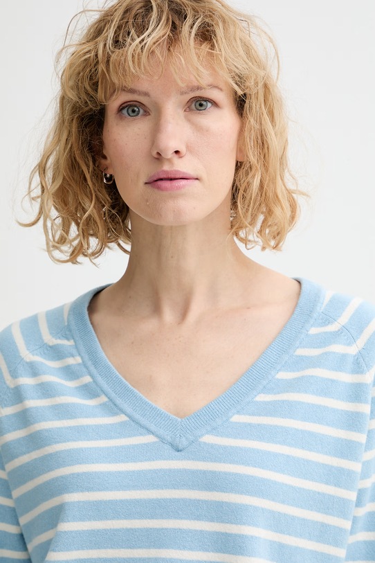 Levi's sweter TARA SUPER SOFT VNECK niebieski 0046F.0009