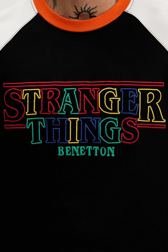 United Colors of Benetton bluza bawełniana x Stranger Things 38JZU10B9 czarny
