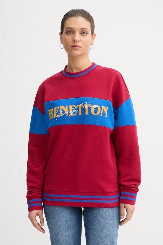 United Colors of Benetton bluza bawełniana x Stranger Things nadruk bordowy 342ZU10BA