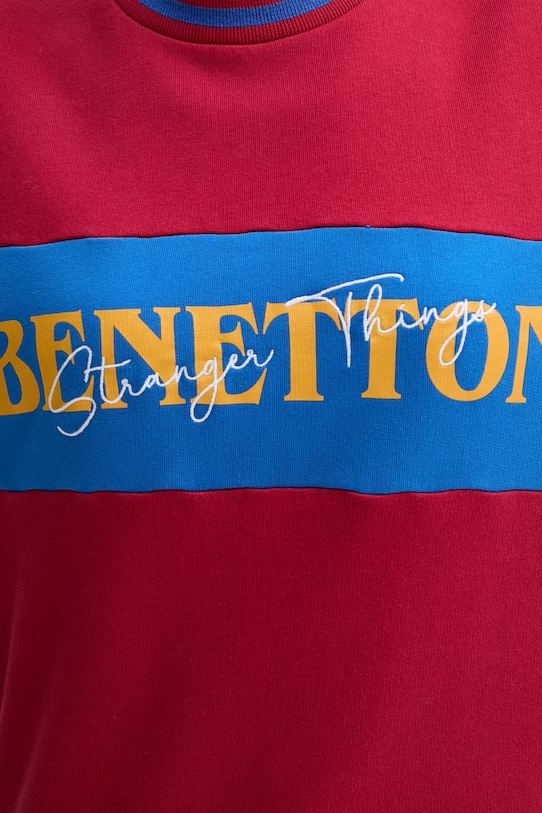 United Colors of Benetton bluza bawełniana x Stranger Things 342ZU10BA bordowy