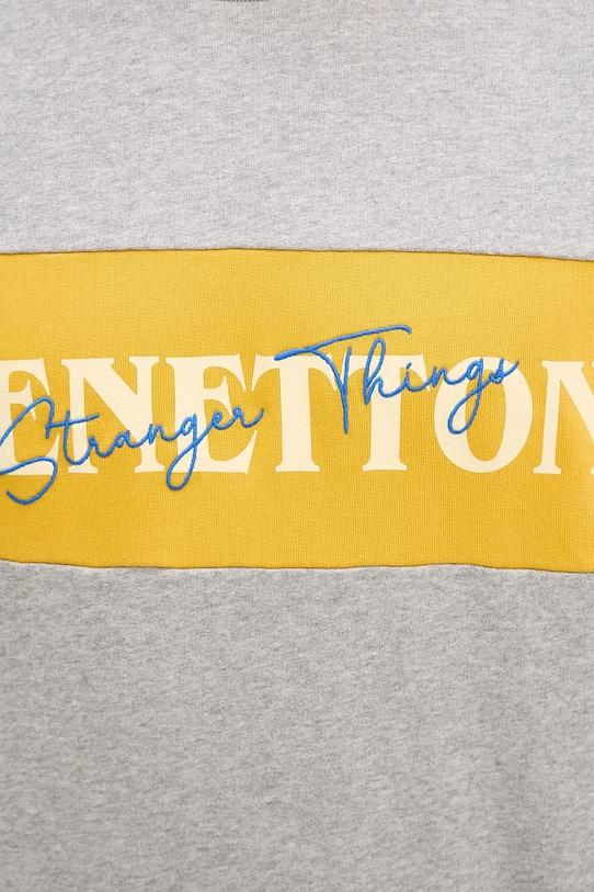 United Colors of Benetton bluza bawełniana x Stranger Things 342ZU10BA szary