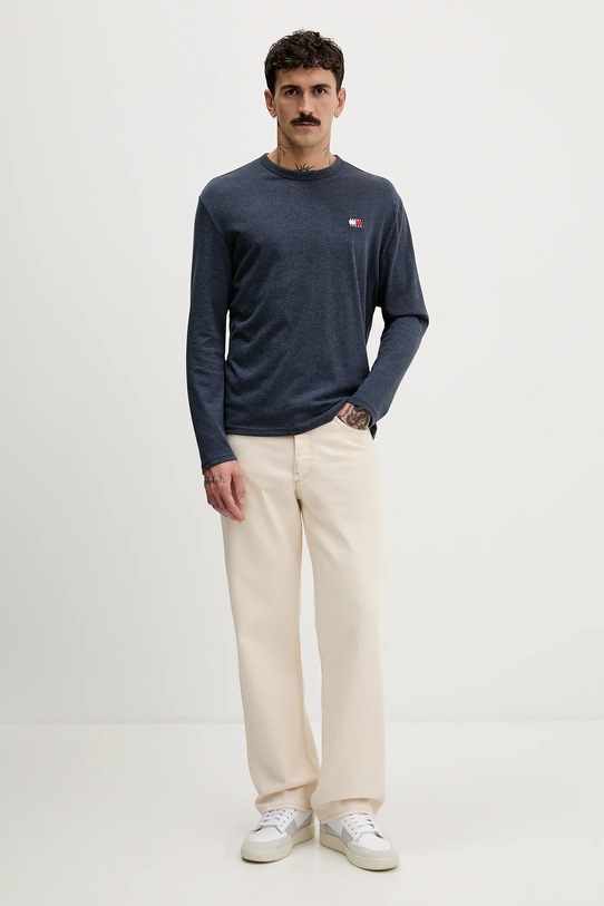 Tričko s dlouhým rukávem Tommy Jeans DM0DM22668 námořnická modř SS26