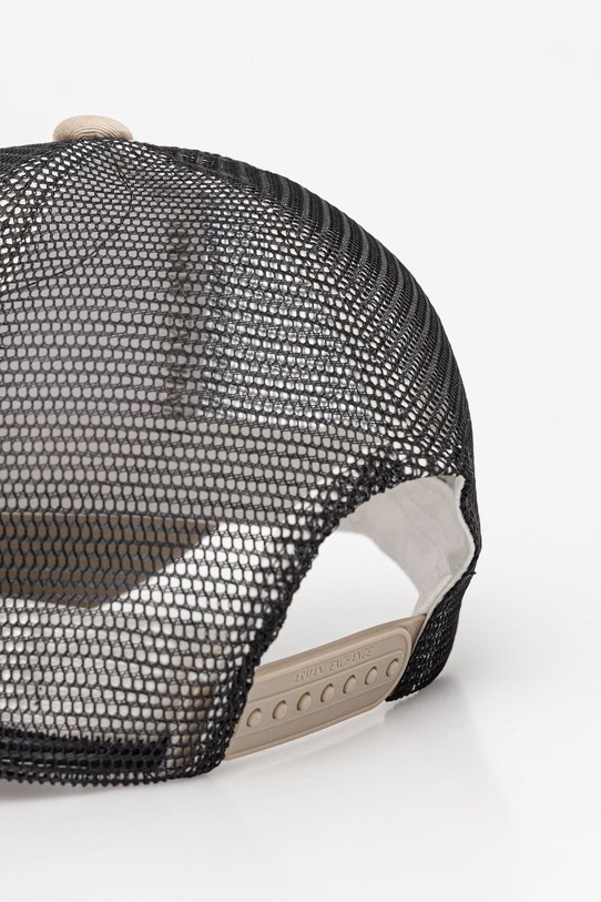 Аксессуары Armani Exchange кепка trucker мужская XM002548.AF15502 белый